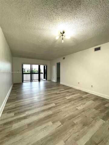 8875 Fontainebleau Blvd, Miami, FL 33172