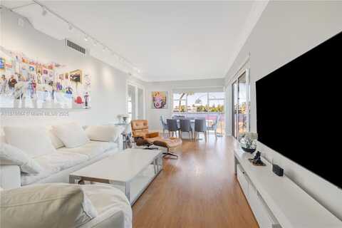 20505 E Country Club Dr, Aventura, FL 33180