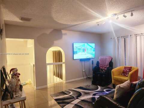 8409 N Missionwood Cir, Miramar, FL 33025