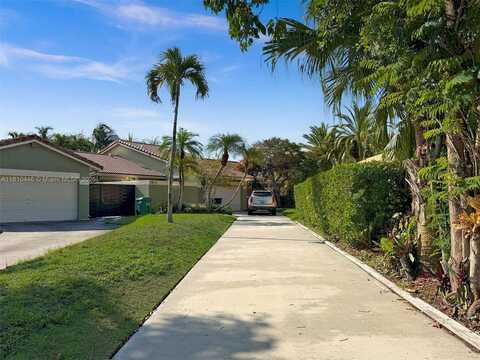 8923 SW 151st Ct, Miami, FL 33196