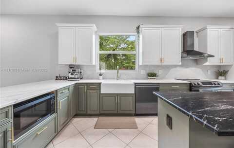 8328 Lagos De Campo Blvd, Tamarac, FL 33321