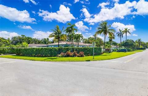 905 NE 111th St, Biscayne Park, FL 33161