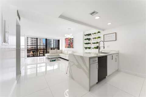 600 NE 36th St, Miami, FL 33137