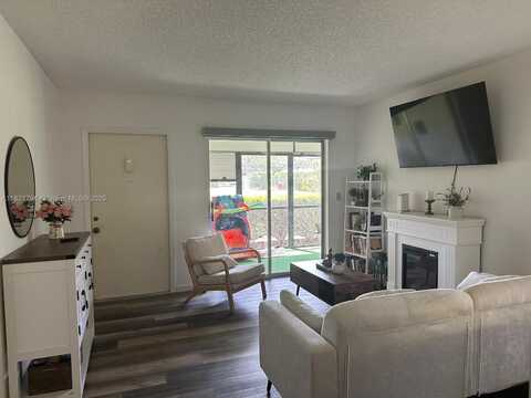 6447 Chasewood Dr, Jupiter, FL 33458