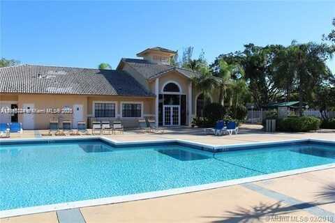 250 W Palm Cir W, Pembroke Pines, FL 33025