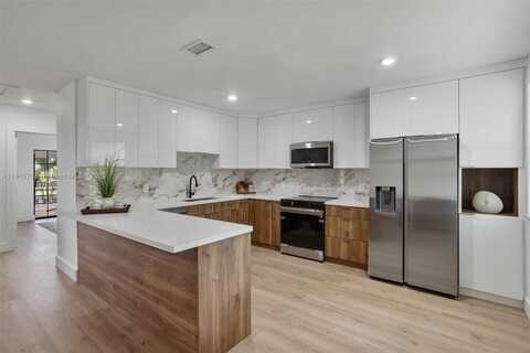5860 SW 13th St, Plantation, FL 33317
