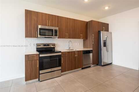 218 NW 8th St, Miami, FL 33136