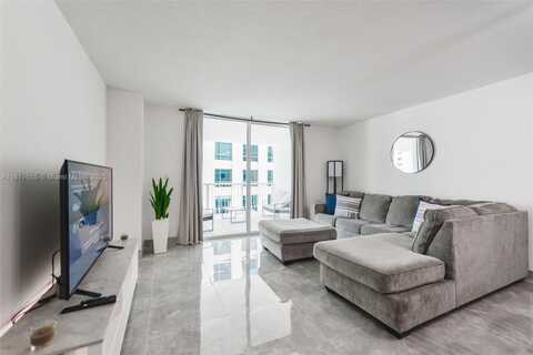 1200 Brickell Bay Dr, Miami, FL 33131