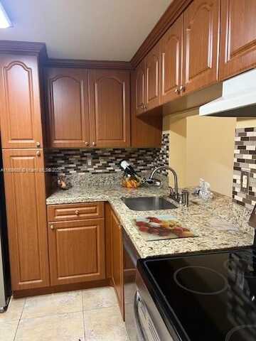 9611 SW 77th Ave, Miami, FL 33156