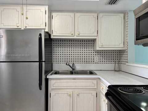 1333 E Hallandale Beach Blvd, Hallandale Beach, FL 33009