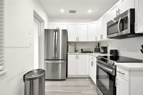 300 NW 82nd Ter, Miami, FL 33150