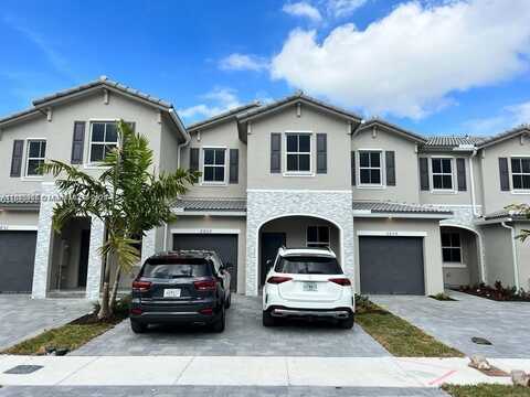 2633 SE 10th St, Homestead, FL 33035