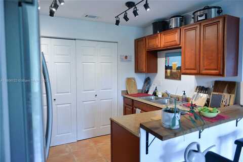 8789 Cleary Blvd, Plantation, FL 33324