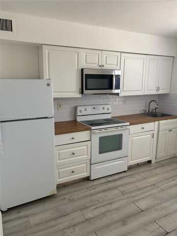 111 NW 152nd St, Miami, FL 33169