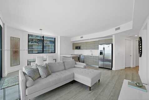 121 NE 34th St, Miami, FL 33137