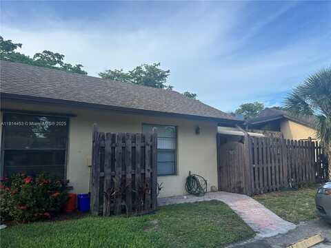 110 Gate Rd, Hollywood, FL 33024