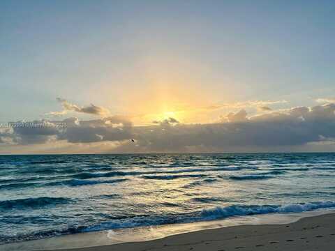 6917 Collins Ave, Miami Beach, FL 33141
