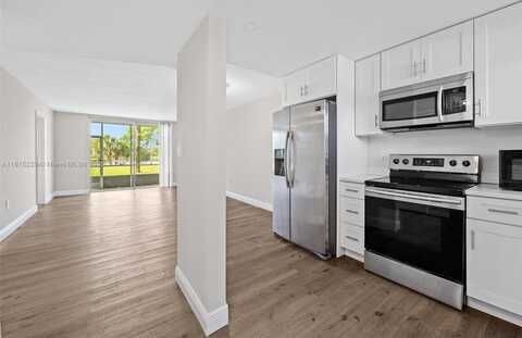 8060 N Sunrise Lakes Dr, Sunrise, FL 33322