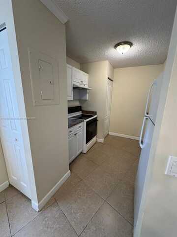 8630 SW 3rd St, Pembroke Pines, FL 33025