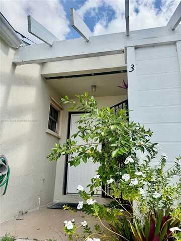 807 NE 214th Ln, Miami, FL 33179