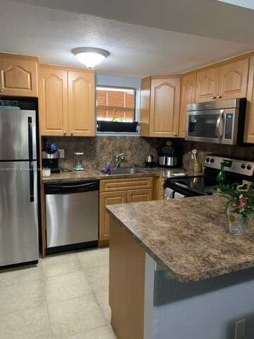 8290 Lake Dr, Doral, FL 33166
