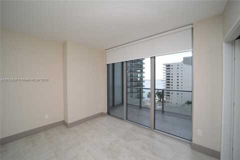 1300 Brickell Bay Dr, Miami, FL 33131
