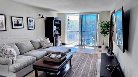 689 NE 6th Ct, Boynton Beach, FL 33435