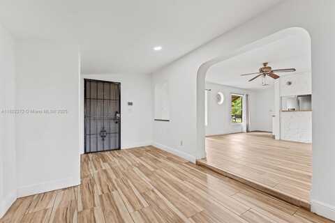 6073 NW 27th St, Margate, FL 33063