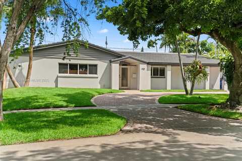 930 NE 182nd Ter, North Miami Beach, FL 33162
