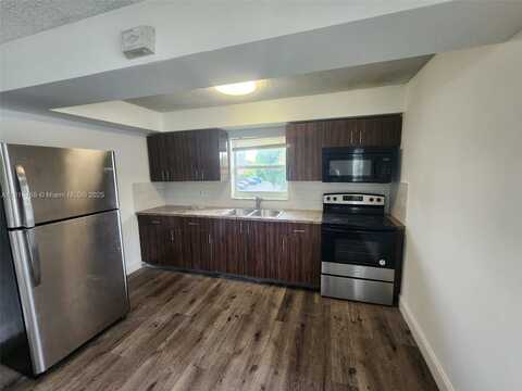 4117 Woodside Dr, Coral Springs, FL 33065