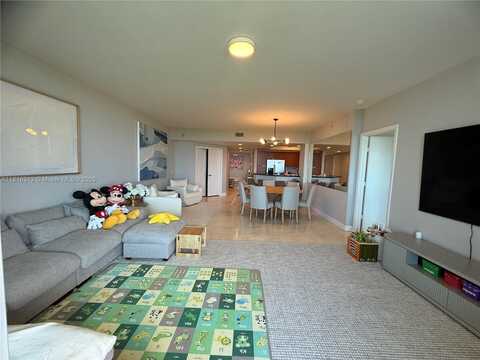 15051 Royal Oaks Ln, North Miami, FL 33181