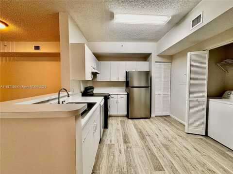 6968 SW 39th St, Davie, FL 33314
