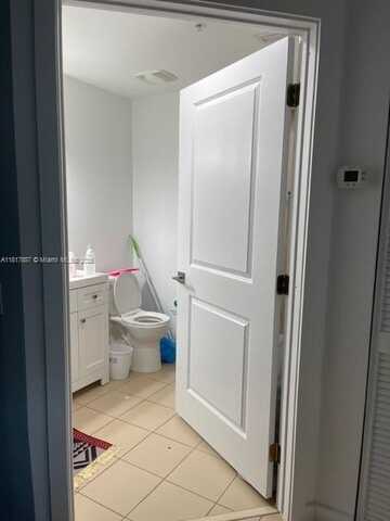 300 S Biscayne Blvd, Miami, FL 33131
