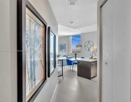 55 SE 6th St, Miami, FL 33131