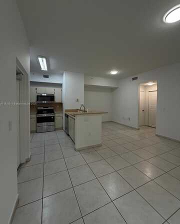 7280 NW 114 Av, Doral, FL 33178