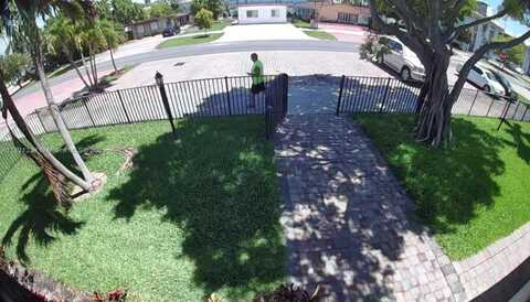 801 NE 10th St, Hallandale Beach, FL 33009