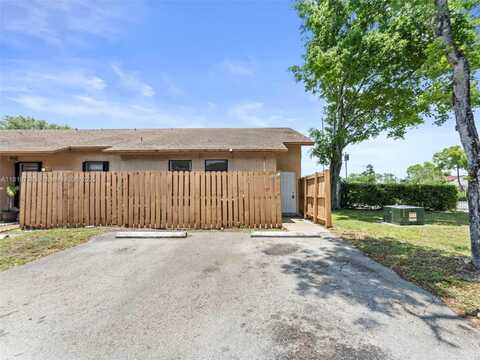 6703 NW 192nd Ter, Hialeah, FL 33015