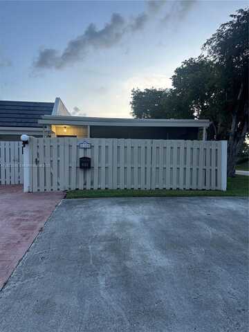 8104 SW 82nd Pl, Miami, FL 33143