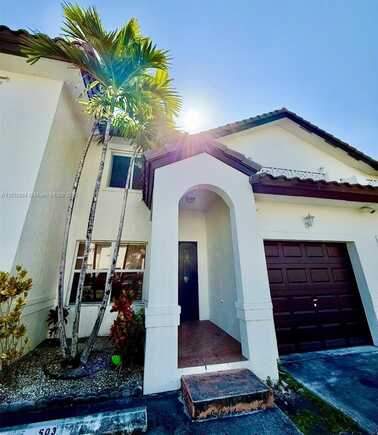 8851 NW 110th Pl, Doral, FL 33178