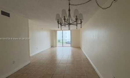 9686 Fontainebleau Blvd, Miami, FL 33172