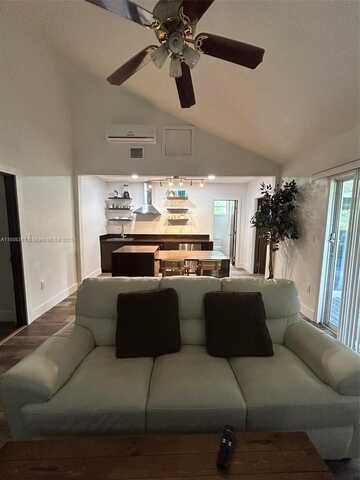 1531 NE 35th St, Oakland Park, FL 33334