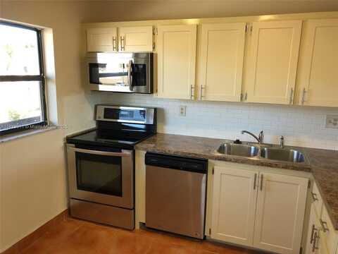 250 W Park Dr, Miami, FL 33172