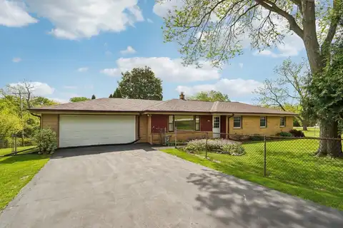 1424 S Arcadian Dr, New Berlin, WI 53151