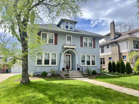 3921 N Stowell Ave, Shorewood, WI 53211