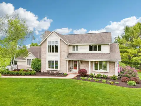 W233s4940 Woodchuck Ln, Waukesha, WI 53189