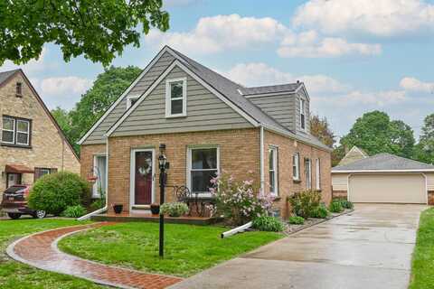542 N 107th St, Wauwatosa, WI 53226
