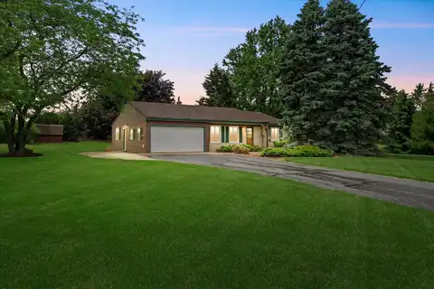7291 Trading Post Trl, West Bend, WI 53090