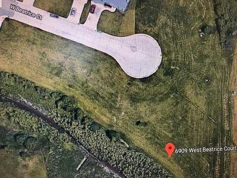 6909 W Beatrice Ct, Milwaukee, WI 53223
