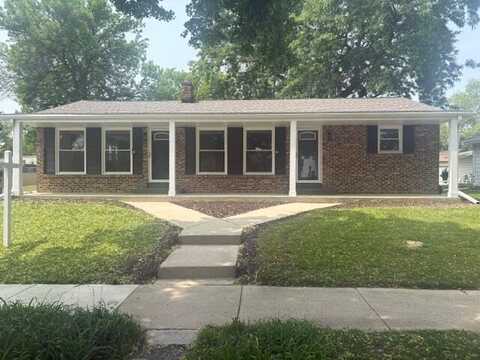 832 Harding Ave, Waukesha, WI 53186
