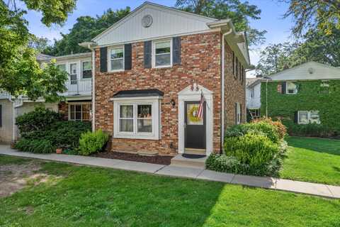 5065 W Colonial Ct, Greenfield, WI 53220